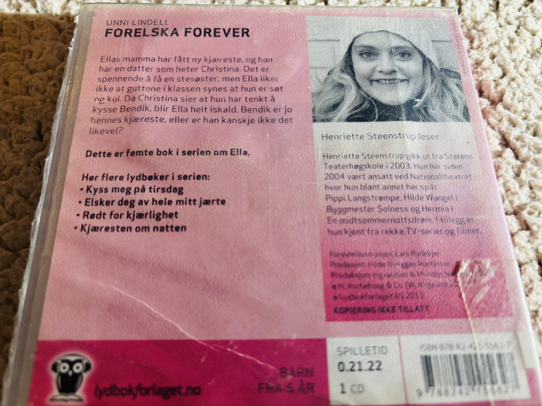Unni Lindell, 2011, Forelska forever. Lydbok på CD (fra bibliotek, pene disker).