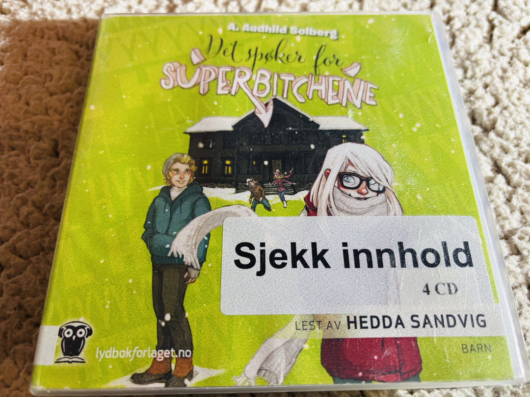 A. Audhild Solberg, 2015, Det spøker for superbitchene. Lydbok på CD (fra bibliotek, pene disker).