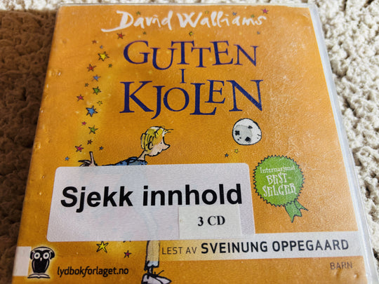 David Walliams. 2011. Gutten i kjolen. Lydbok på CD (fra bibliotek, pene disker).