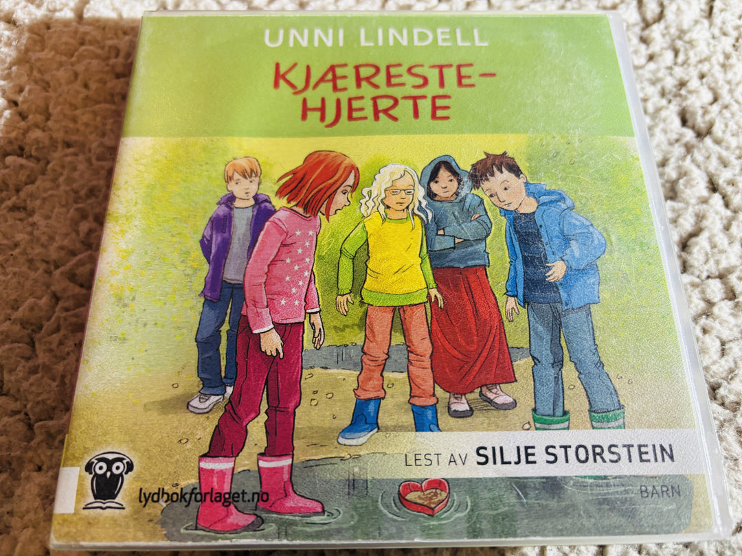 Unni Lindell. 2012. Kjærestehjerte. Lydbok på CD (fra bibliotek, pene disker).