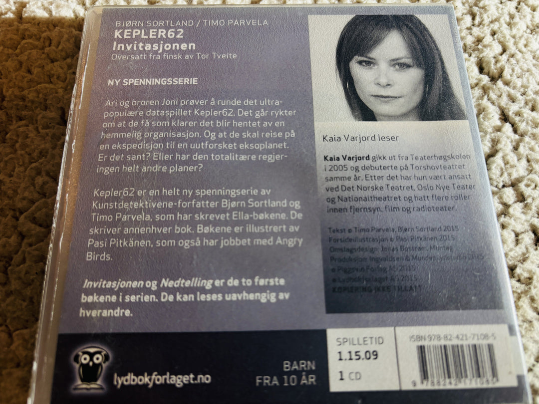 Bjørn Sortland & Timo Parvela. 2013. Kepler62: Invitasjonen. Lydbok på CD (fra bibliotek, pene disker).