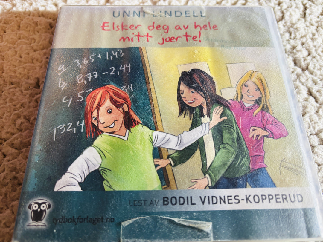 Unni Lindell. 2011. Elsker deg av hele mitt hjerte! Lydbok på CD (fra bibliotek, pene disker).