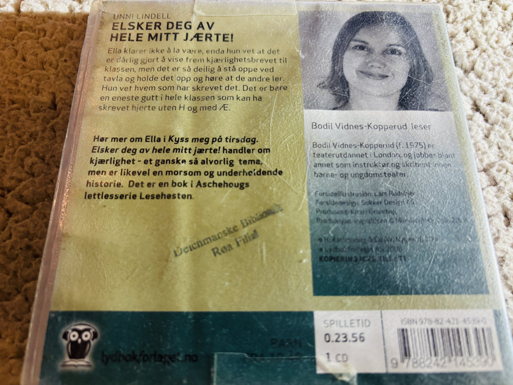 Unni Lindell. 2011. Elsker deg av hele mitt hjerte! Lydbok på CD (fra bibliotek, pene disker).