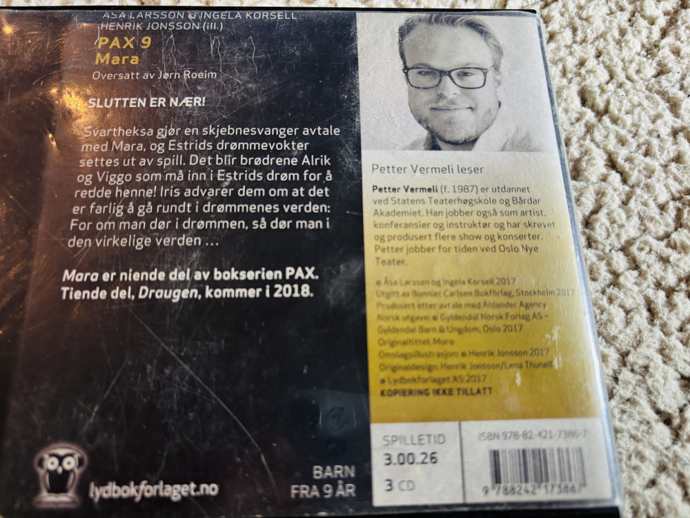 Åsa Larsson & Ingela Korsell. 2017. PAX 9: Mara. Lydbok på CD (fra bibliotek, pene disker).