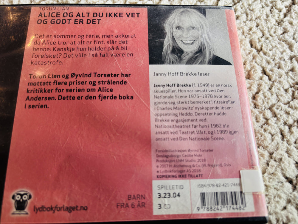 Torun Lian. 2008. Alice og alt du ikke vet og godt er det. Lydbok på CD (fra bibliotek, pene disker).
