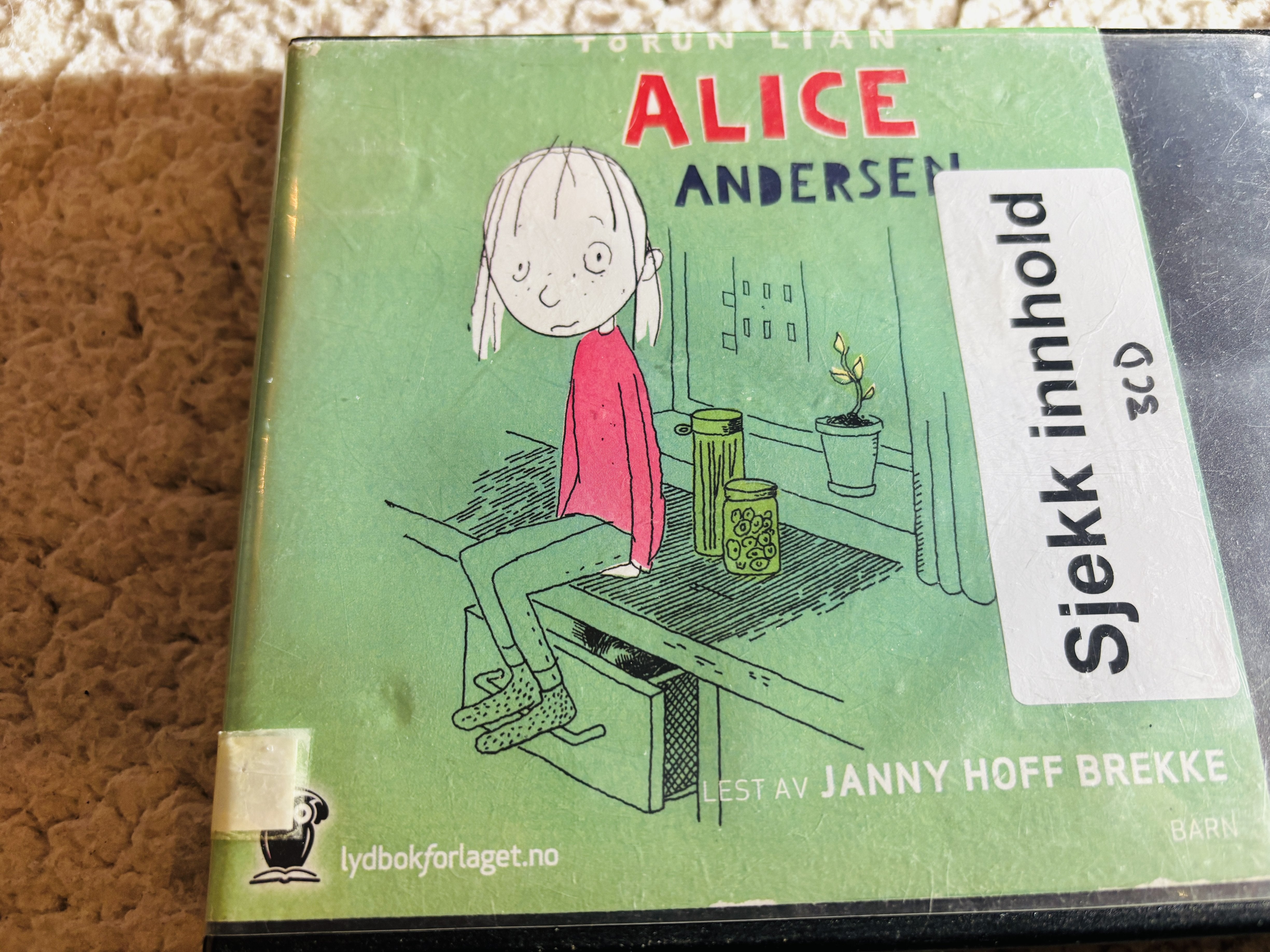 Torun Lian. 2014. Alice Andersen. Lydbok på CD (fra bibliotek, pene disker).