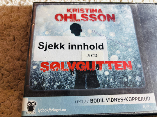 Kristina Ohlsson. 2014. Sølvgutten. Lydbok på CD (fra bibliotek, pene disker).