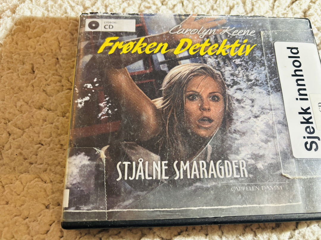 Carolyn Keene. 2008. Frøken Detektiv: Stjålne smaragder. Lydbok på CD (fra bibliotek, pene disker).