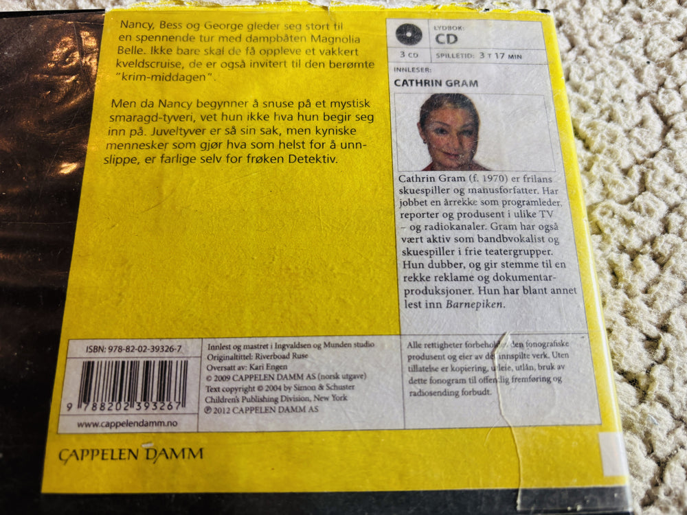 Carolyn Keene. 2008. Frøken Detektiv: Stjålne smaragder. Lydbok på CD (fra bibliotek, pene disker).