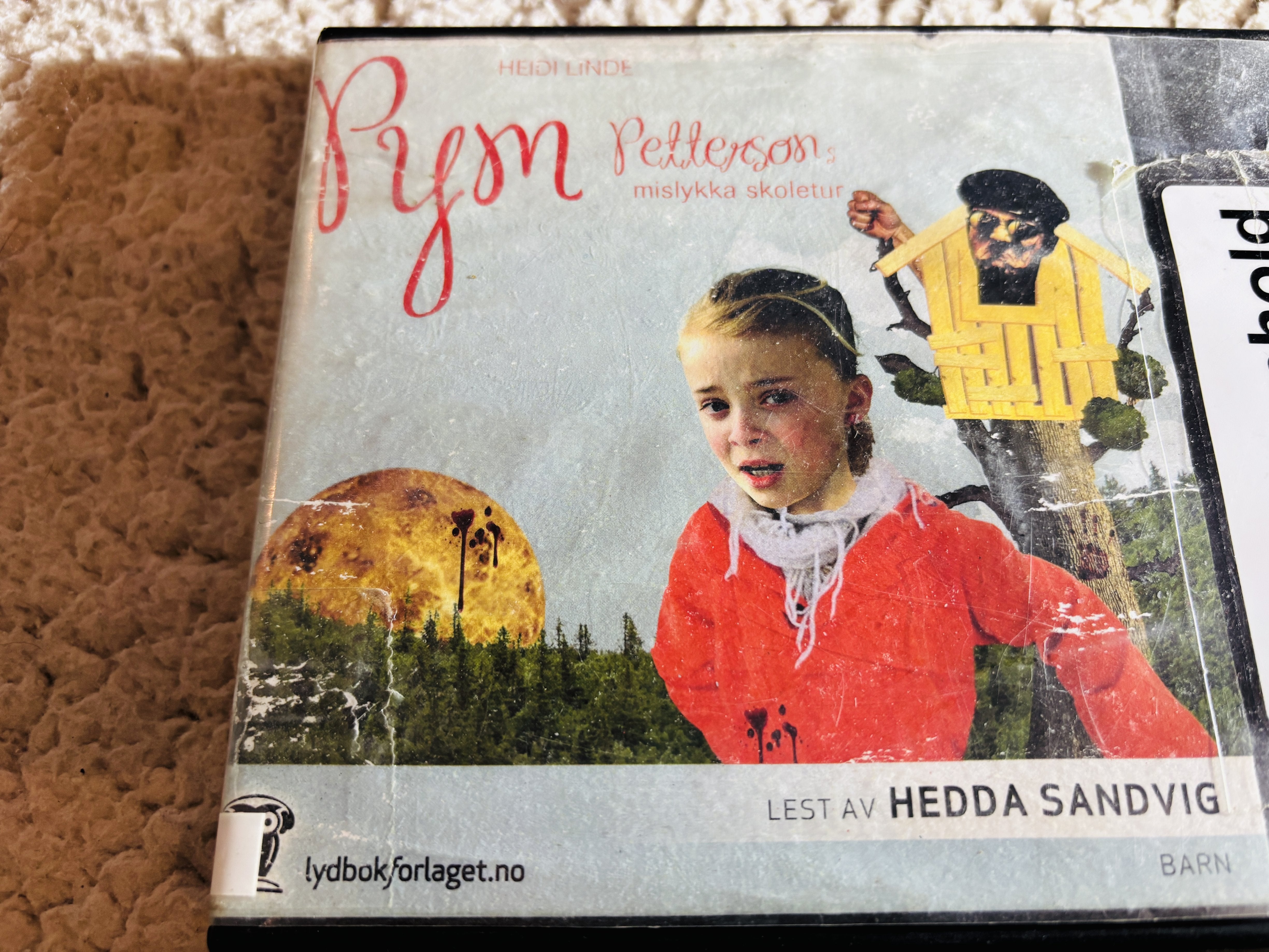 Heidi Linde. 2014. Pym Pettersons mislykka skoletur. Lydbok på CD (fra bibliotek, pene disker).