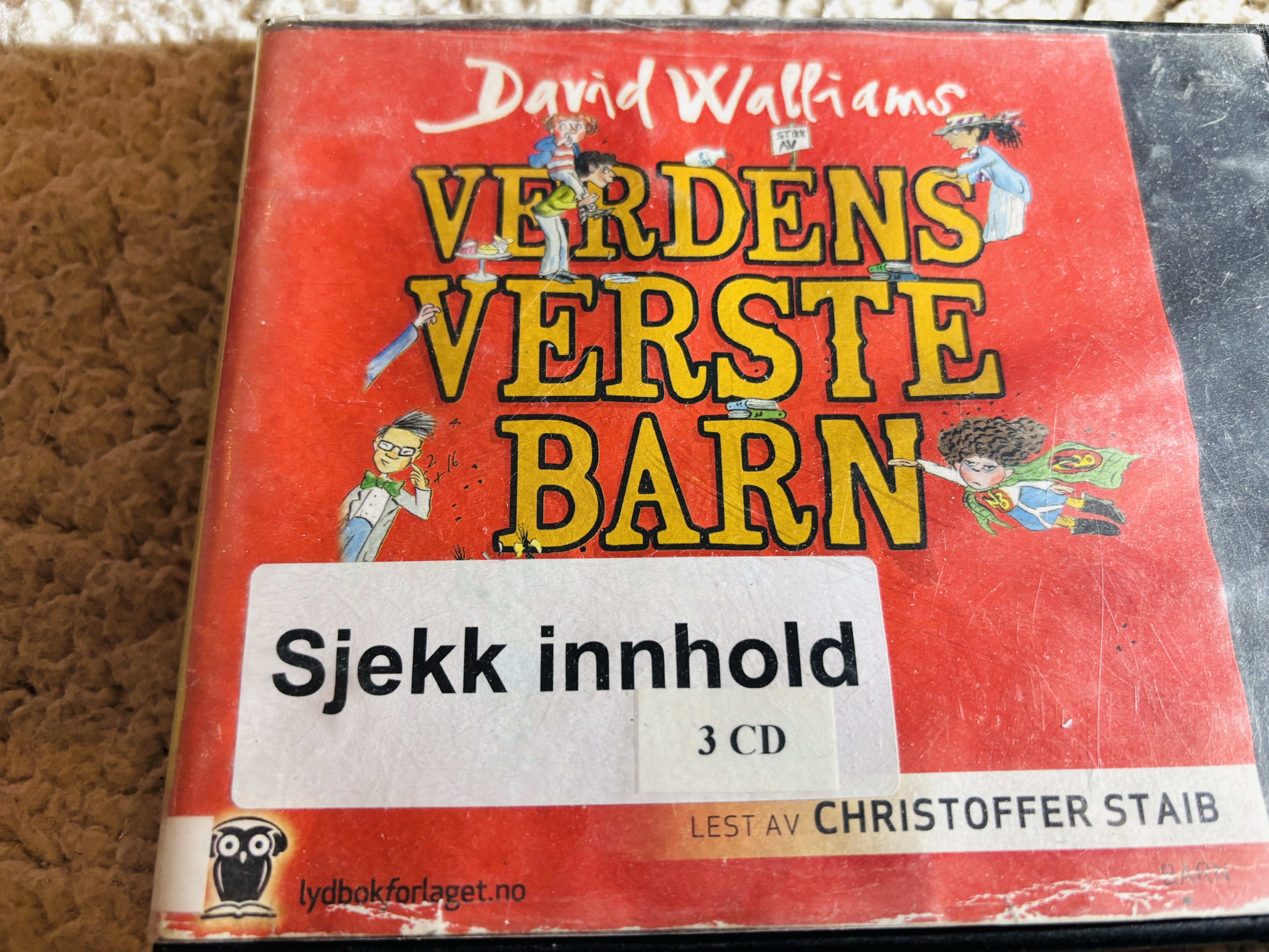 David Walliams. 2013. Verdens verste barn. Lydbok på CD (fra bibliotek, pene disker).