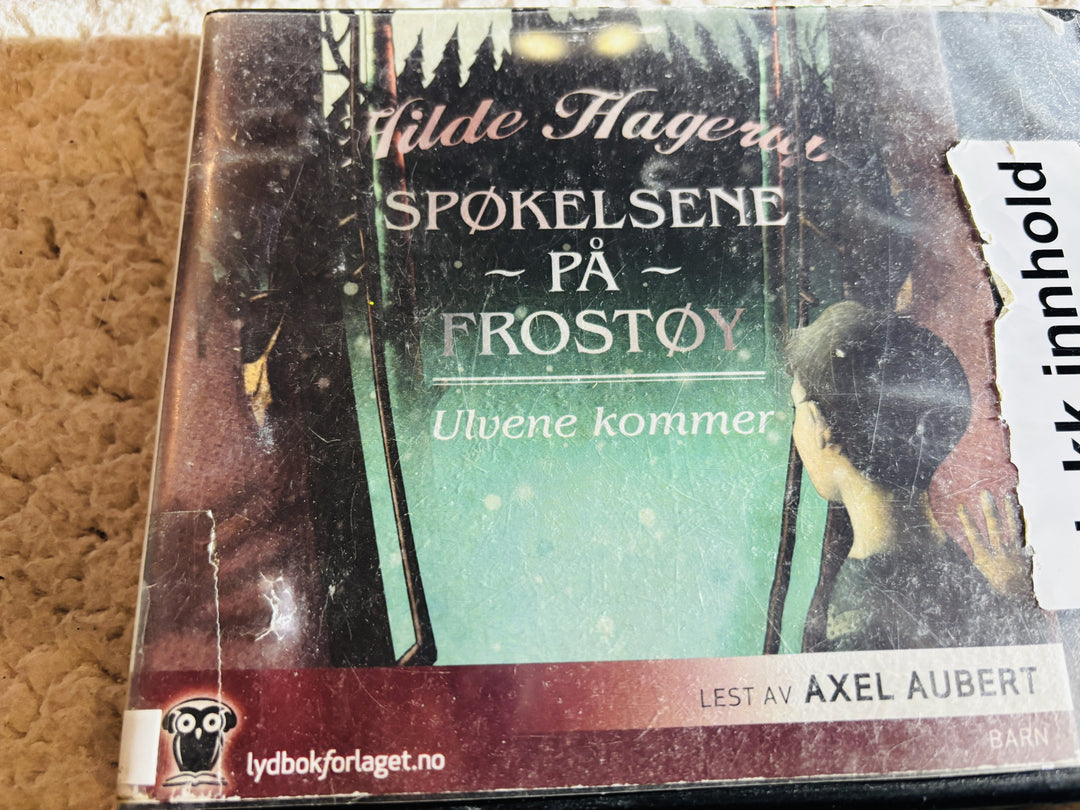 Hilde Hagerup, 2013, Spøkelsene på Frostøy: Ulvene kommer. Lydbok på CD (fra bibliotek, pene disker).