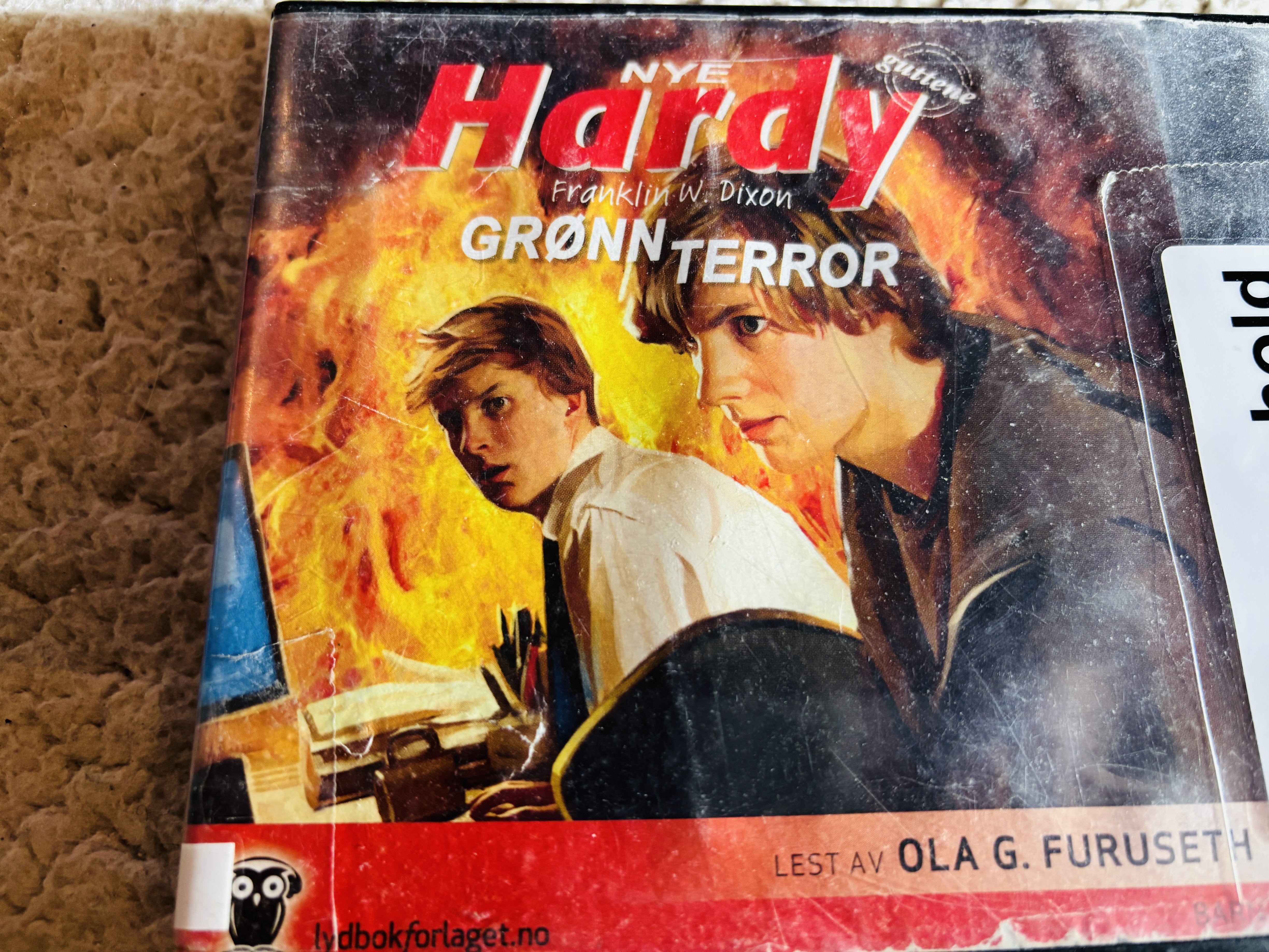 Franklin W. Dixon, 2011, Nye Hardy-guttene: Grønn terror. Lydbok på CD (fra bibliotek, pene disker).