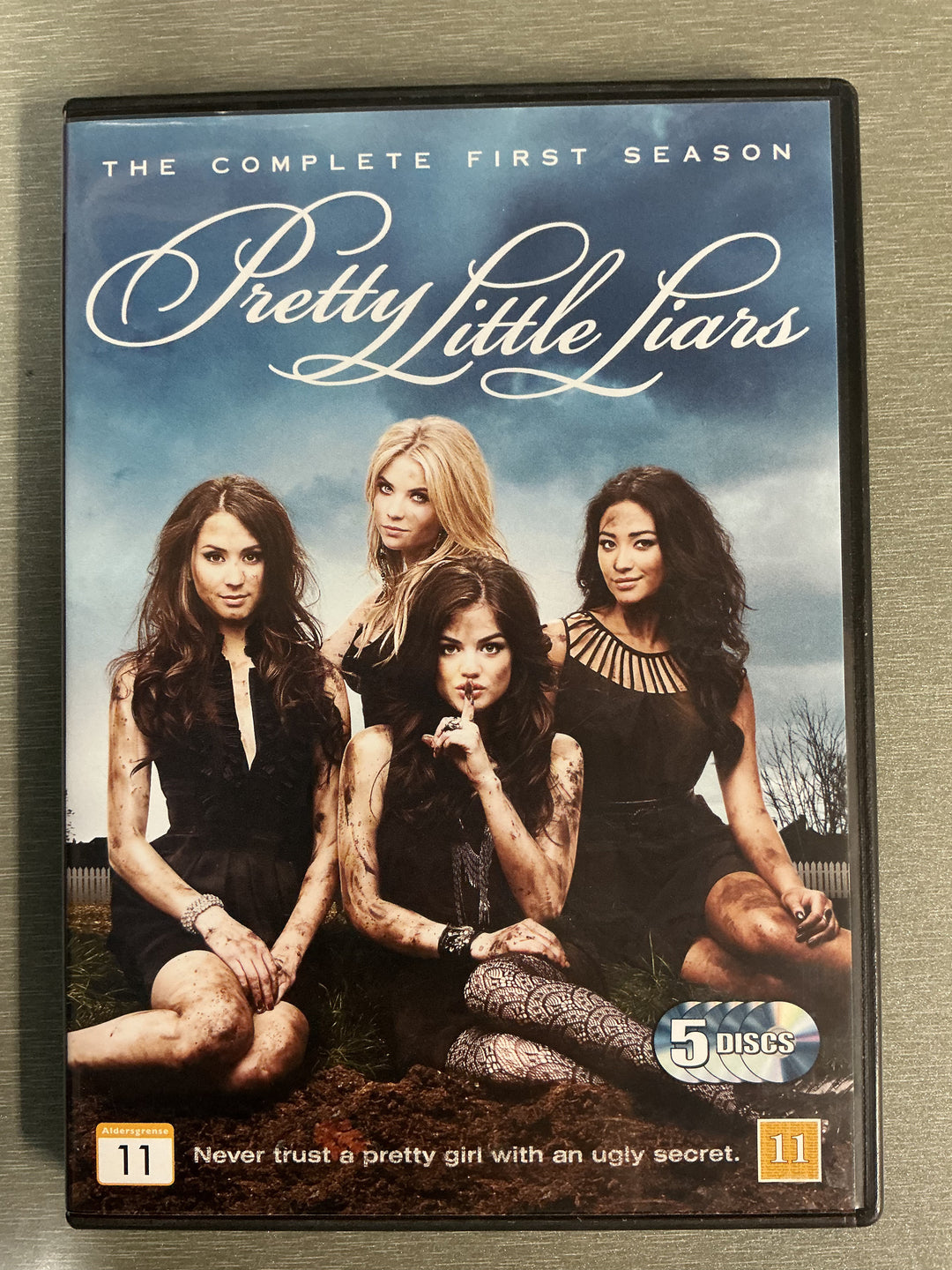 Pretty Little Liars: Sesong 1 (2010). DVD.