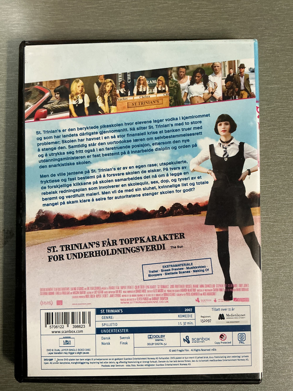 Jentene fra St. Trinian's. 2007. DVD.