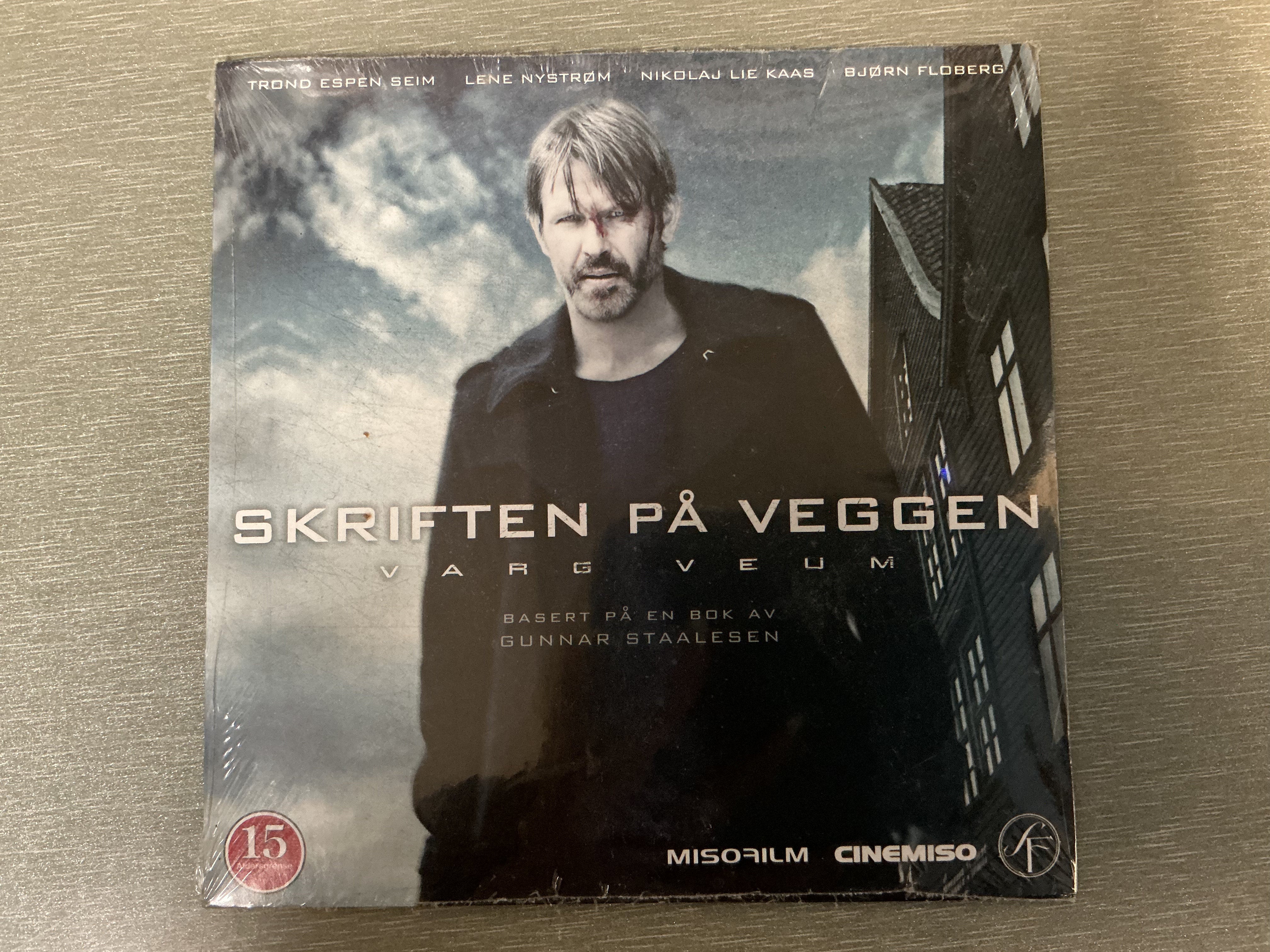 Varg Veum: Skriften på veggen (2010). DVD.