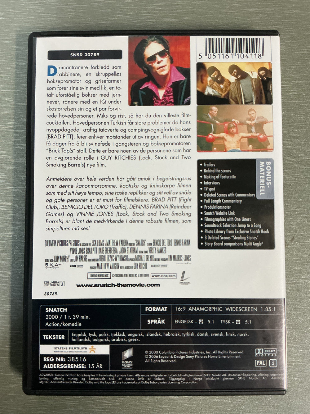 Snatch (2000). DVD.