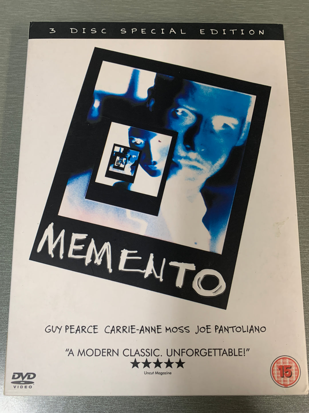Memento (2000). DVD.