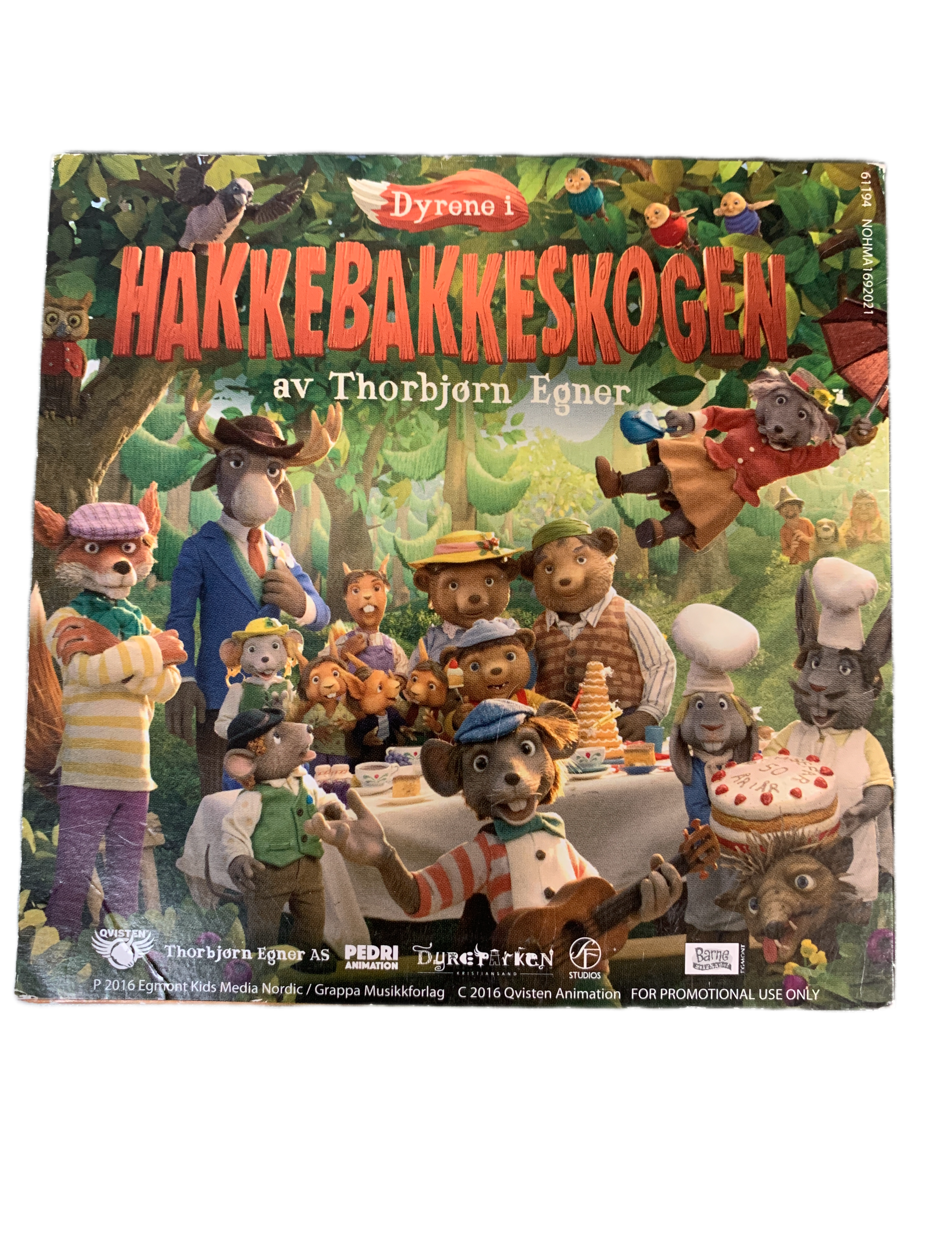 Dyrene i Hakkebakkeskogen. 2016. DVD.
