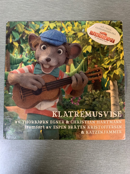 Dyrene i Hakkebakkeskogen. 2016. DVD.