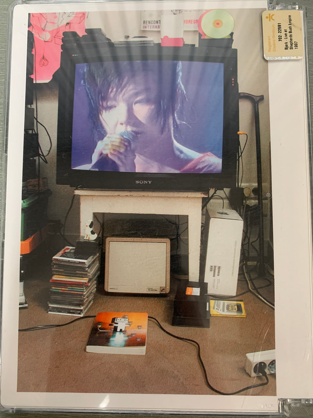 Björk: Live at Shepherds Bush Empire. 1998. DVD.