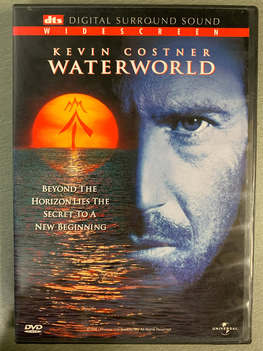 Waterworld (1995). DVD.