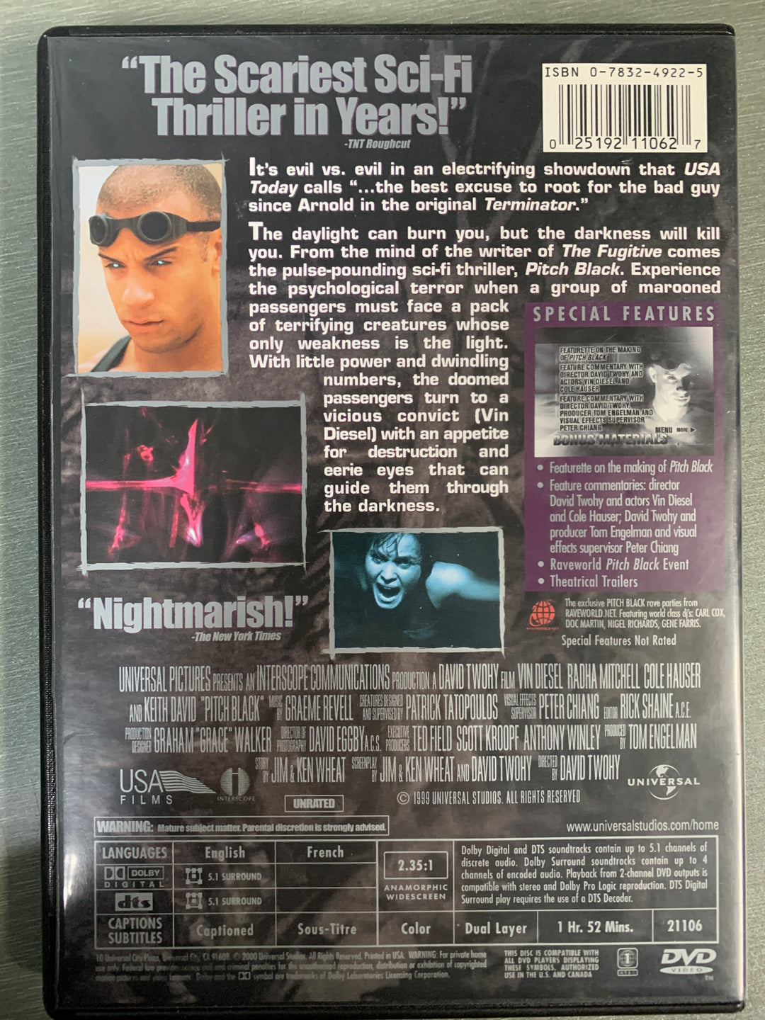 Pitch Black (2000). DVD.