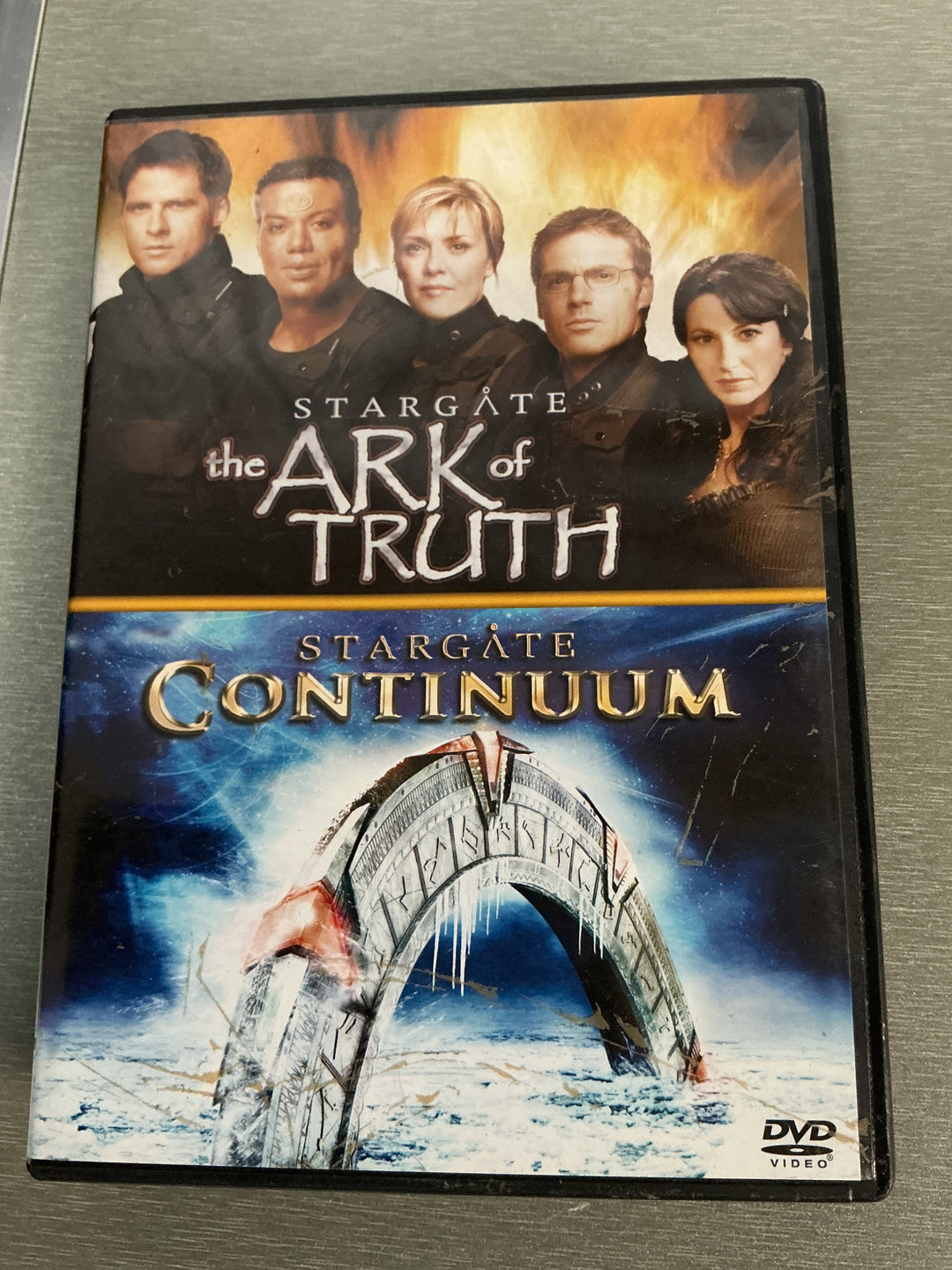 Stargate: The Ark of Truth / Stargate: Continuum. 2008. DVD.