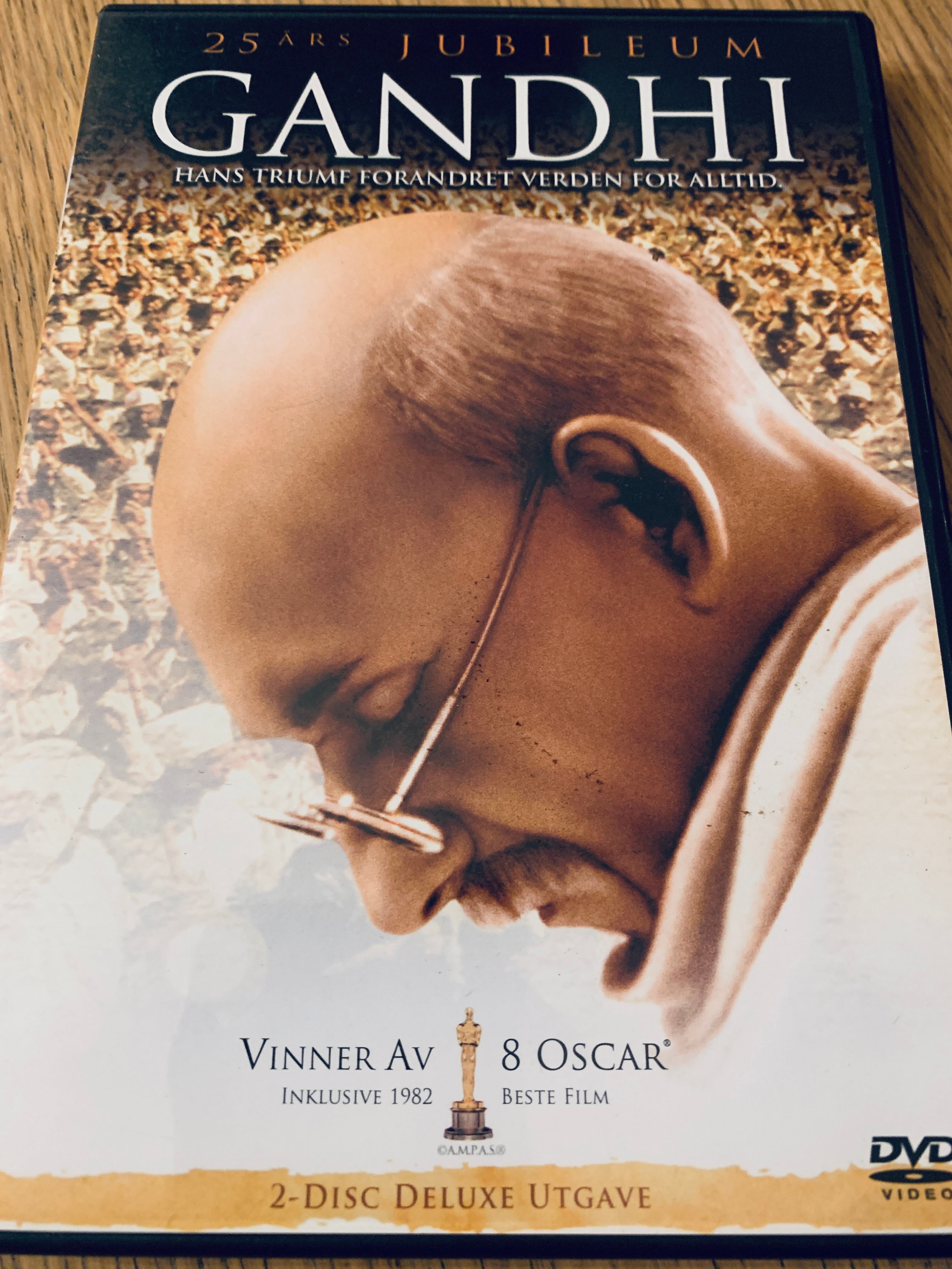 Gandhi. DVD.