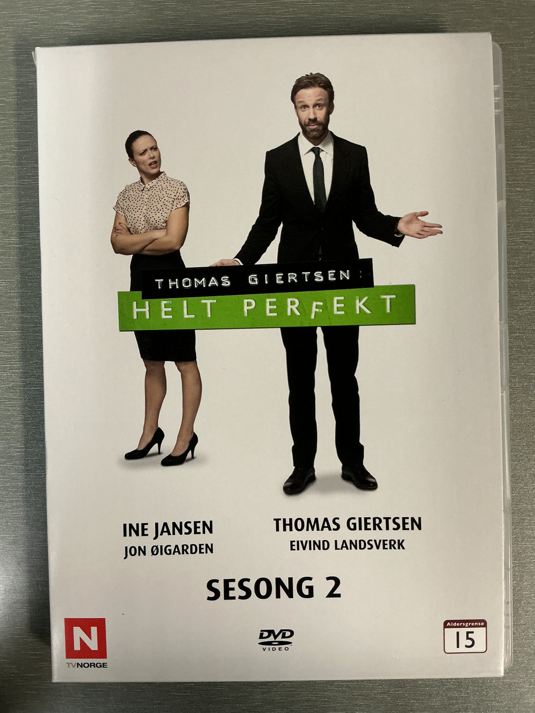 Helt perfekt – Sesong 2. 2008. DVD samleboks.
