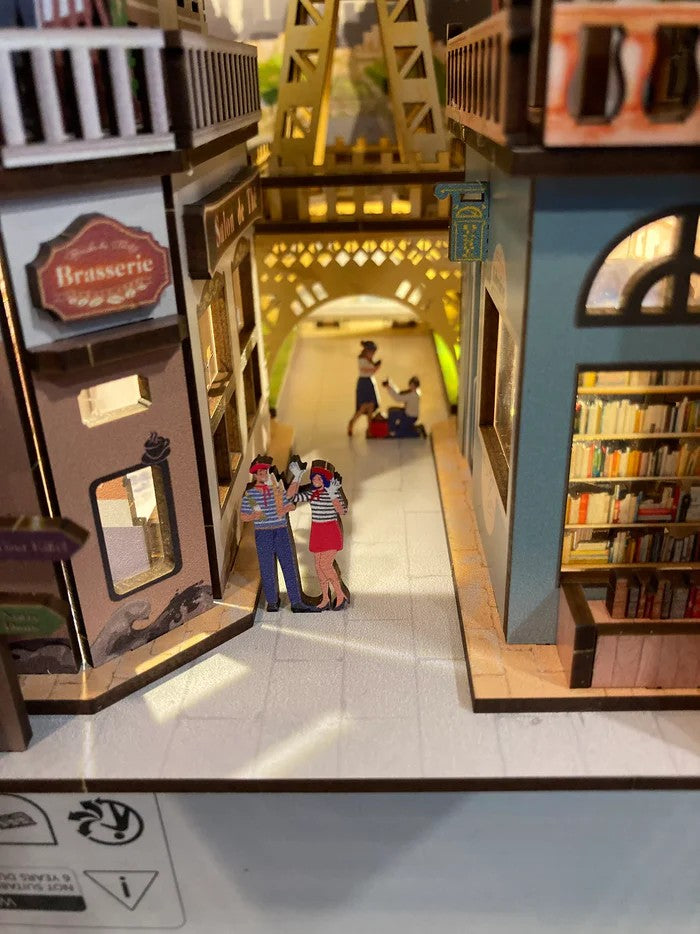 BOOK NOOK KIT - Paris - 168pc + LED Light