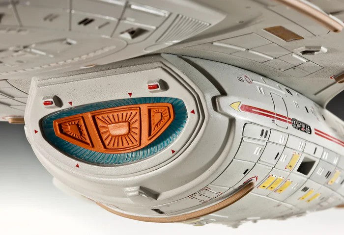 STAR TREK VOYAGER - USS Voyager - Model Kit 1/670