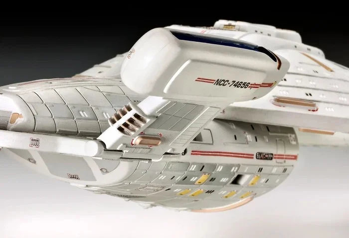 STAR TREK VOYAGER - USS Voyager - Model Kit 1/670