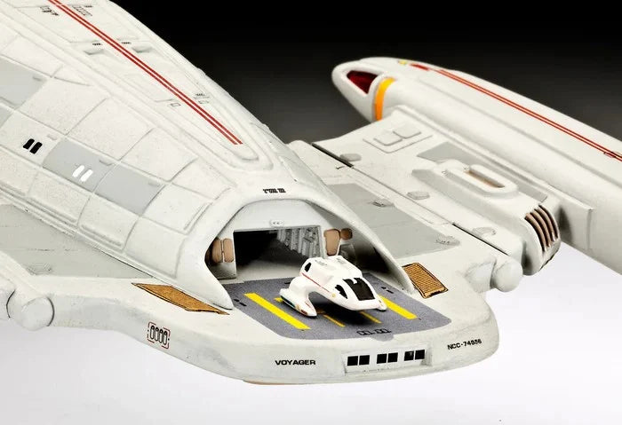 STAR TREK VOYAGER - USS Voyager - Model Kit 1/670