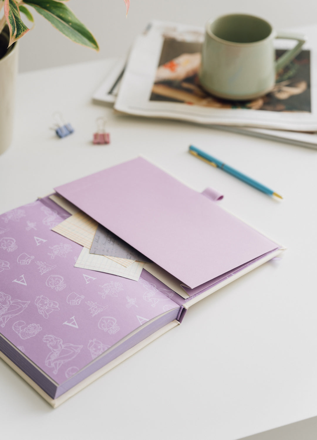 ALICE IN WONDERLAND - Premium Notebook + Pen - Size A5