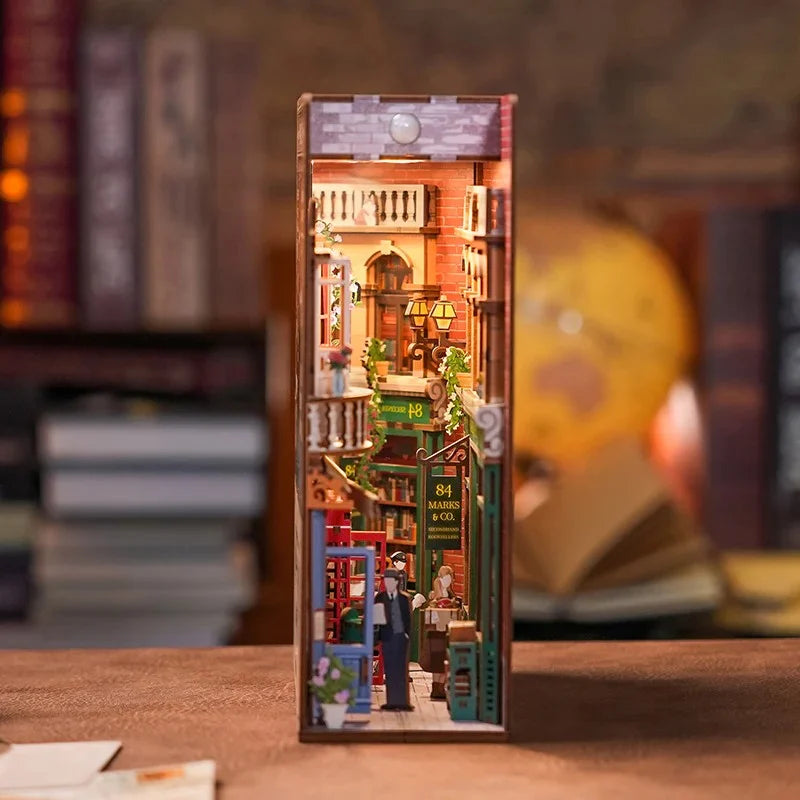 BOOK NOOK KIT - DIY- 84 Charing Cross Road - 178pcs + LED Light