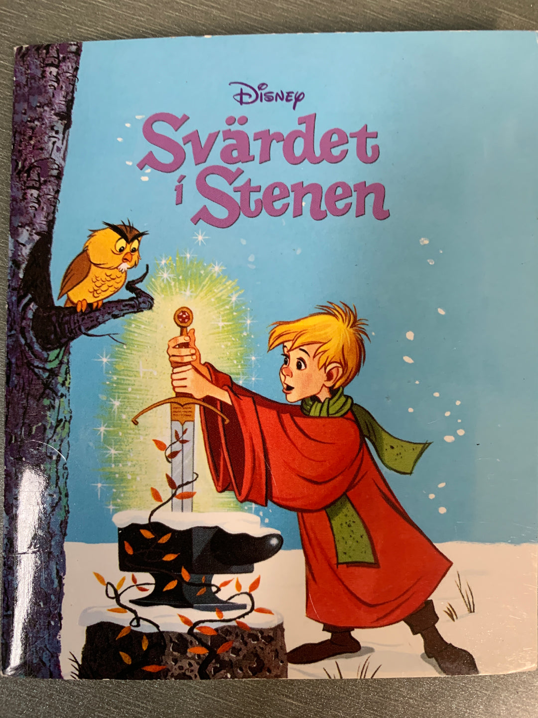 Disney: Svärdet i Stenen (Svensk utgave)