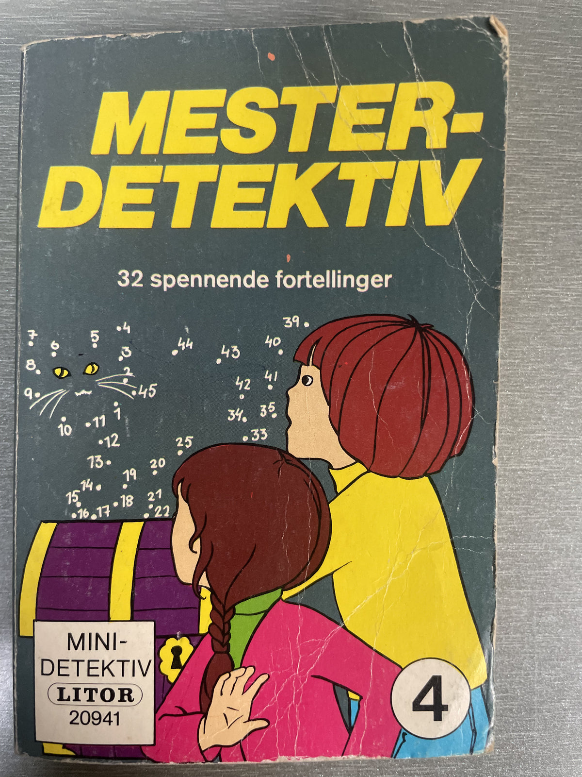 Mester-detektiv nr. 4: 32 spennende fortellinger