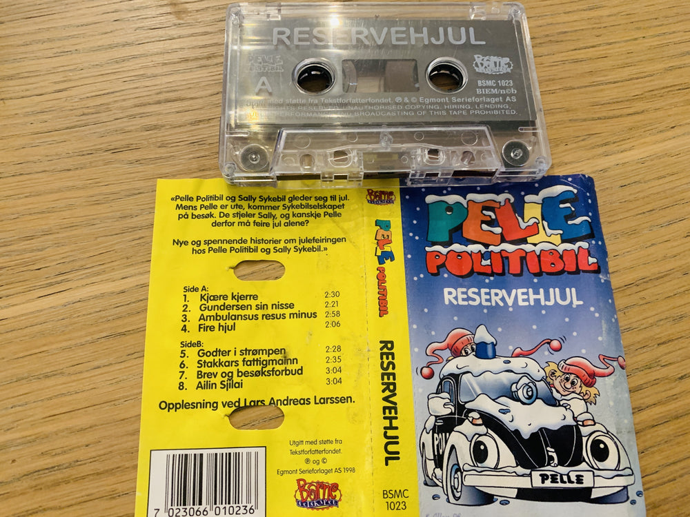 Pelle Politibil – Reservehjul. Kassett.