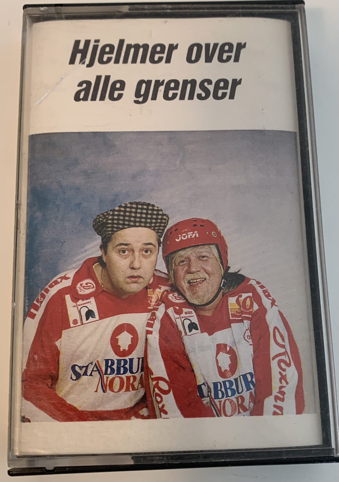 Hjelmer over alle grenser. Kassett.