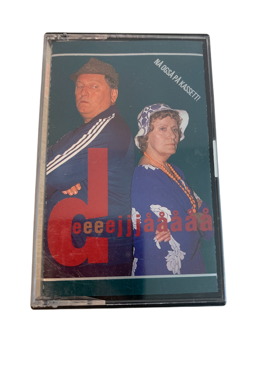 Deeeeejååå – Nå også på kassett. Kassett.