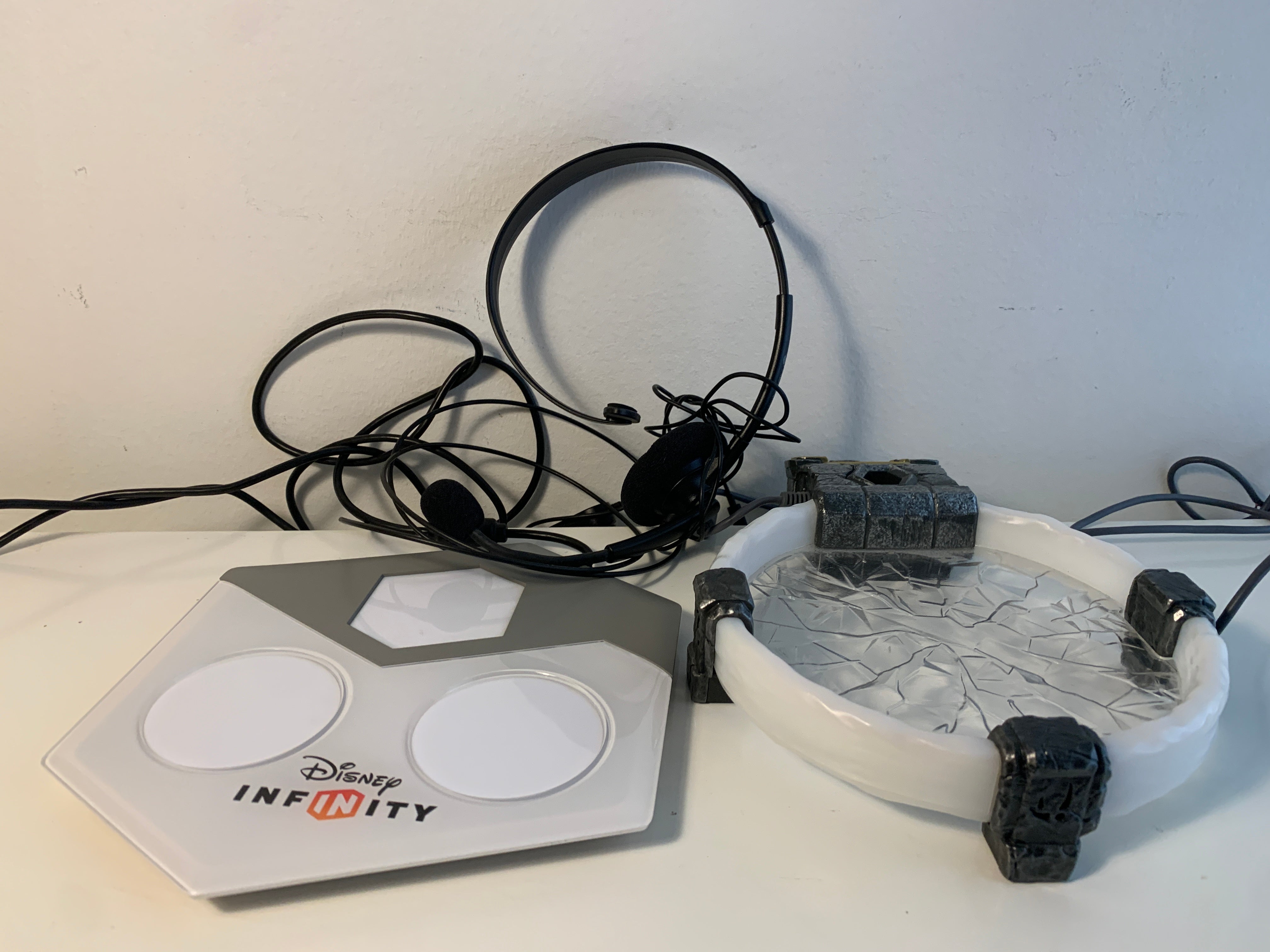 Disney Infinity Base, Skylanders Portal & Headset