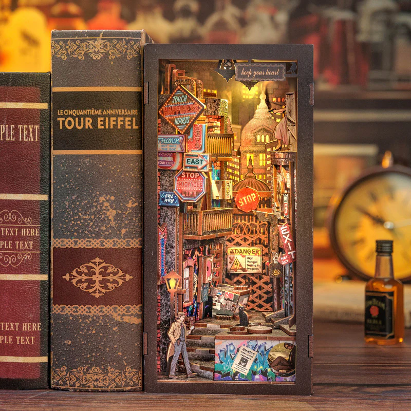 BOOK NOOK KIT - DIY - The Long Goodbye - 238pc + LED Light