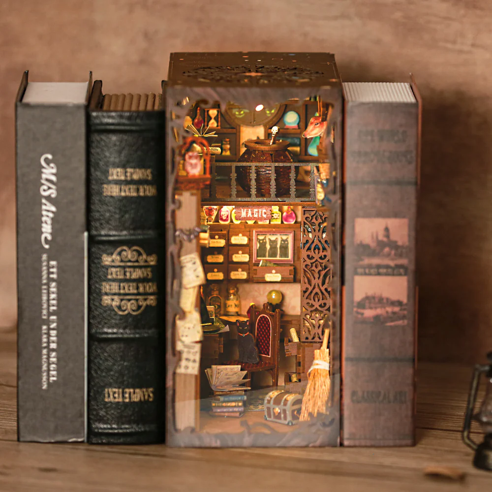 BOOK NOOK KIT - DIY - Magic Pharmacist - 282pc + LED Light