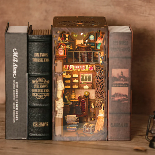 BOOK NOOK KIT - DIY - Magic Pharmacist - 282pc + LED Light