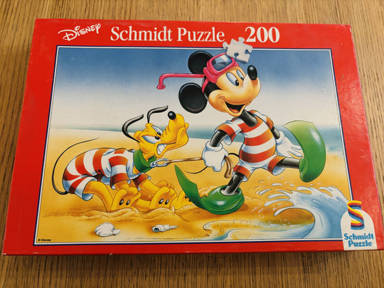 Disney - Mickey og Pluto på stranden (200 biter). Puslespill.