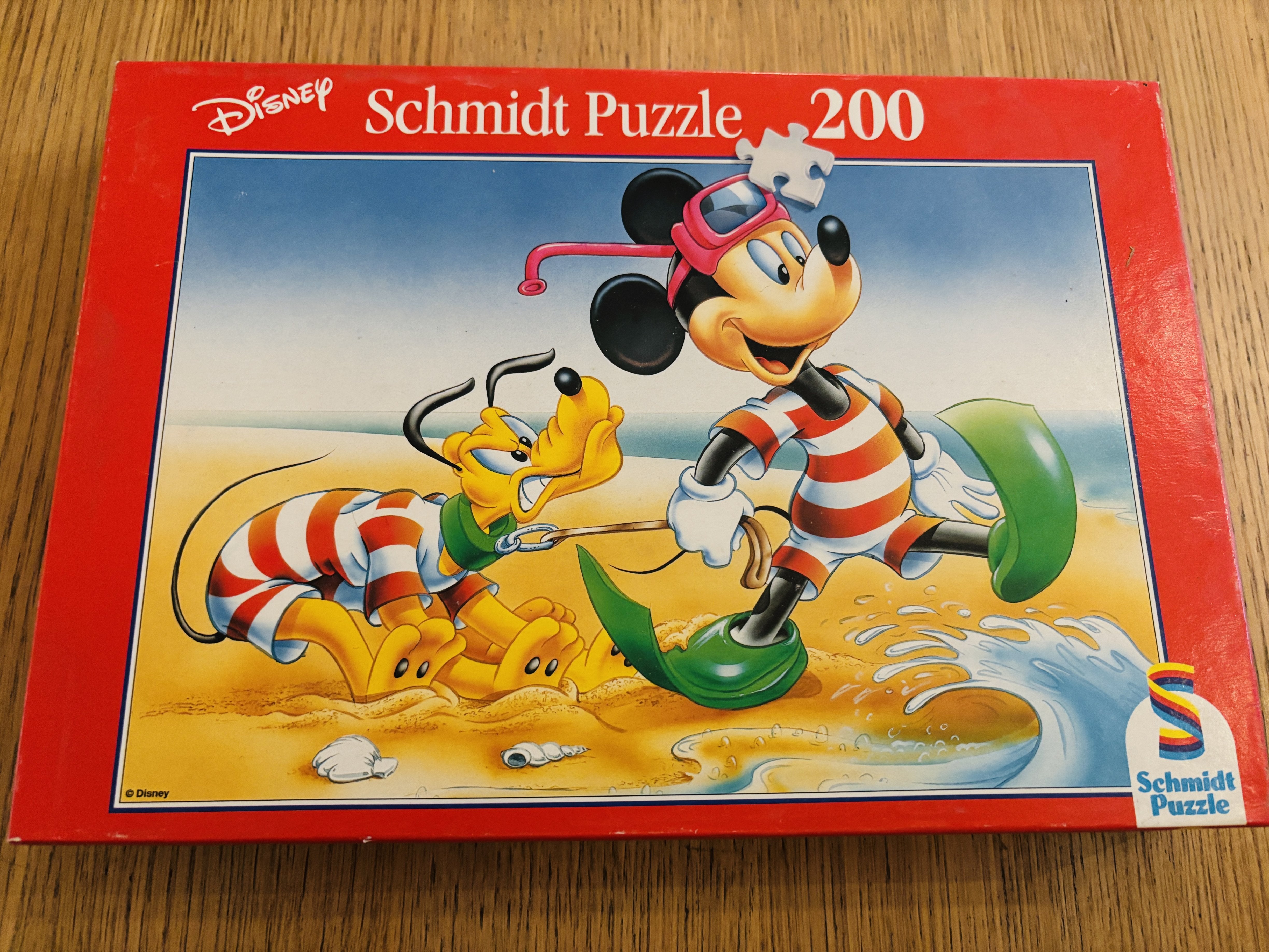 Disney - Mickey og Pluto på stranden (200 biter). Puslespill.