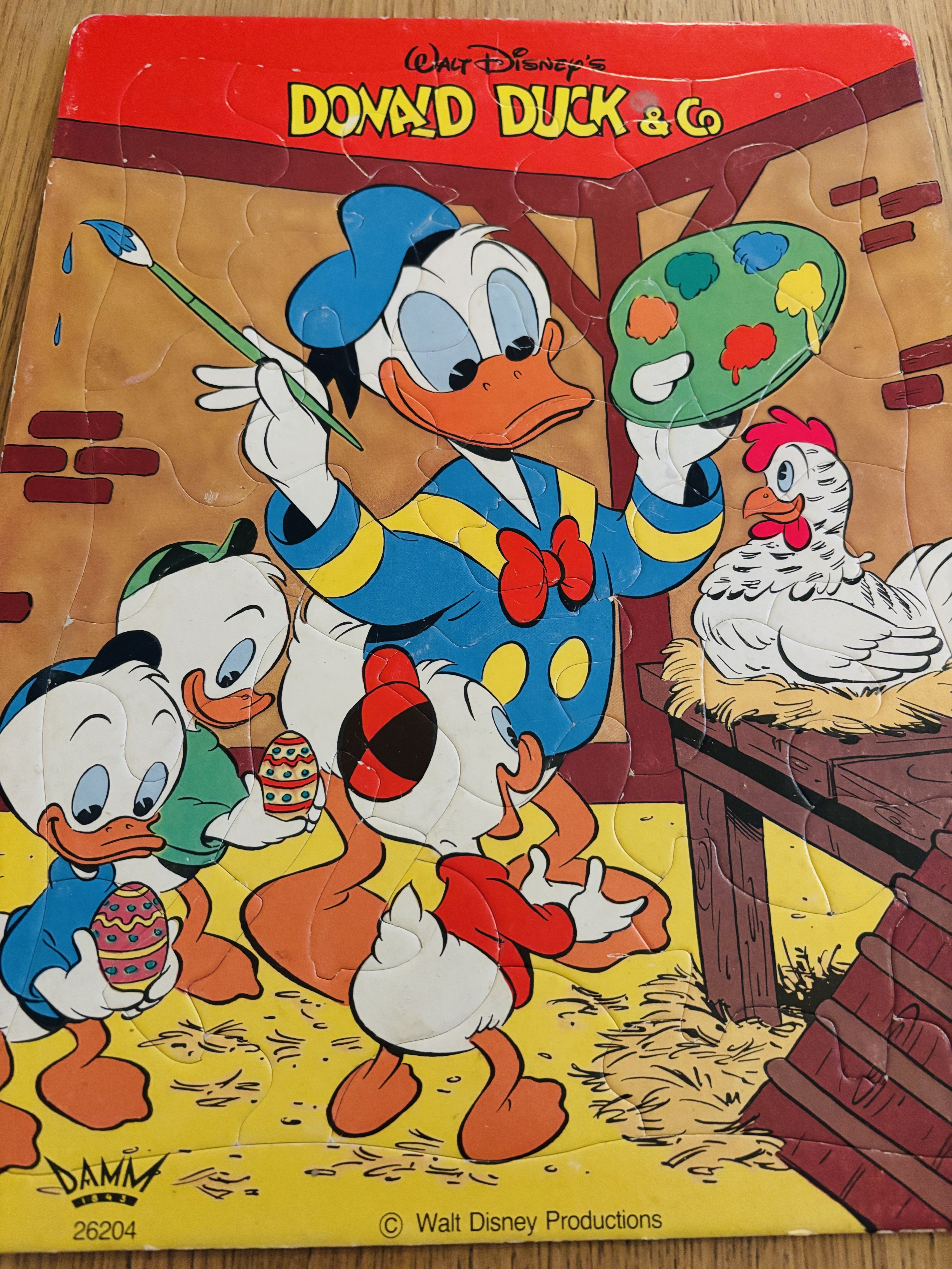 Donald Duck maler påskeegg. Puslespill.