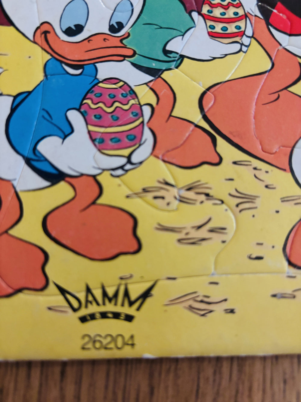 Donald Duck maler påskeegg. Puslespill.