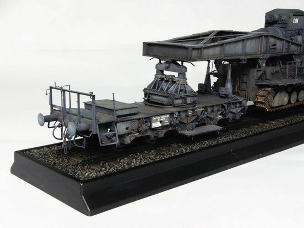 Mörser Karl Gerät 040/041 auf Eisenbahn-Transport-Trailer